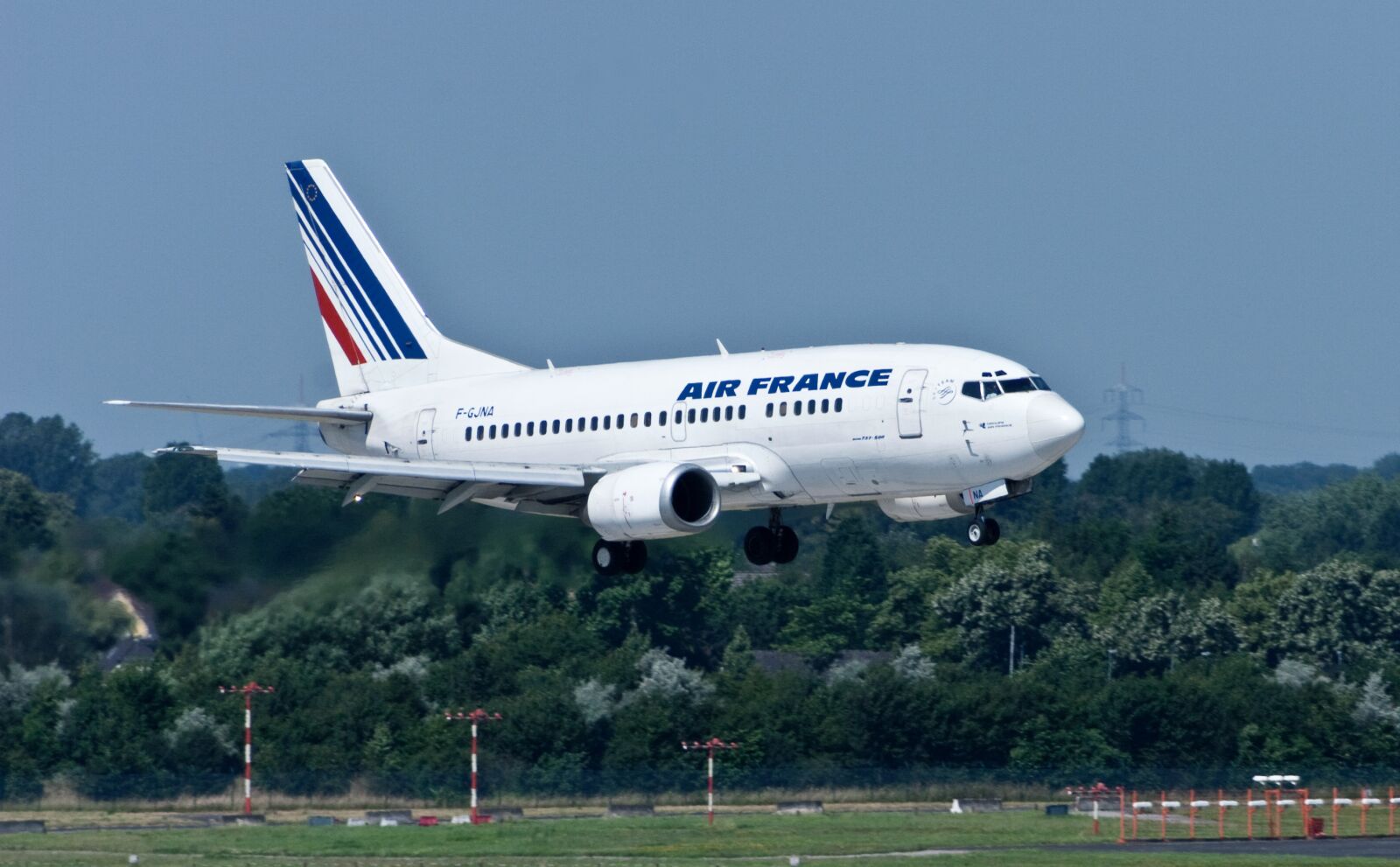 Canon EOS 20D sample photo. Aircraft, travel, airport photography