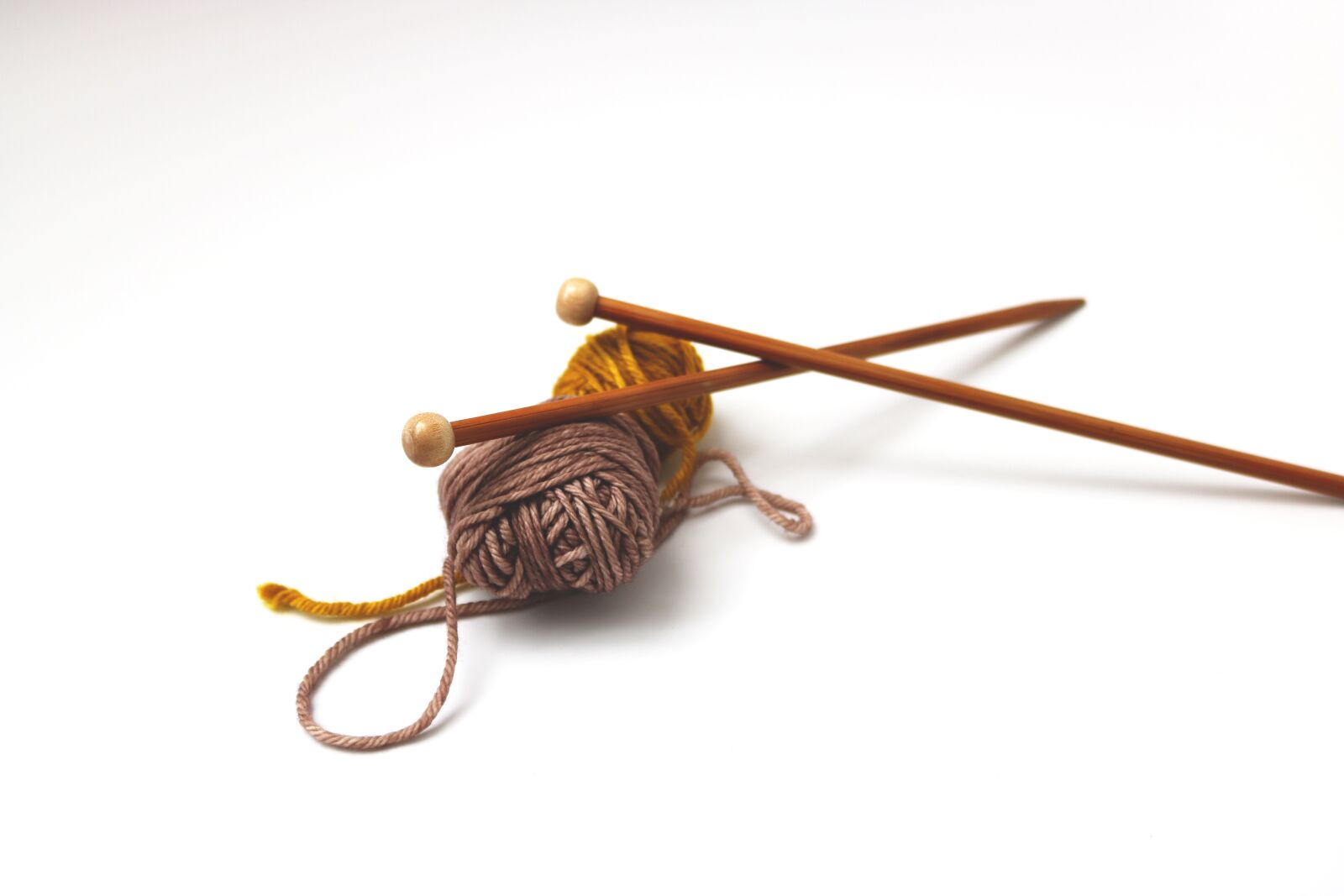 Canon EOS 750D (EOS Rebel T6i / EOS Kiss X8i) sample photo. Knitting, knit, knitting needles photography