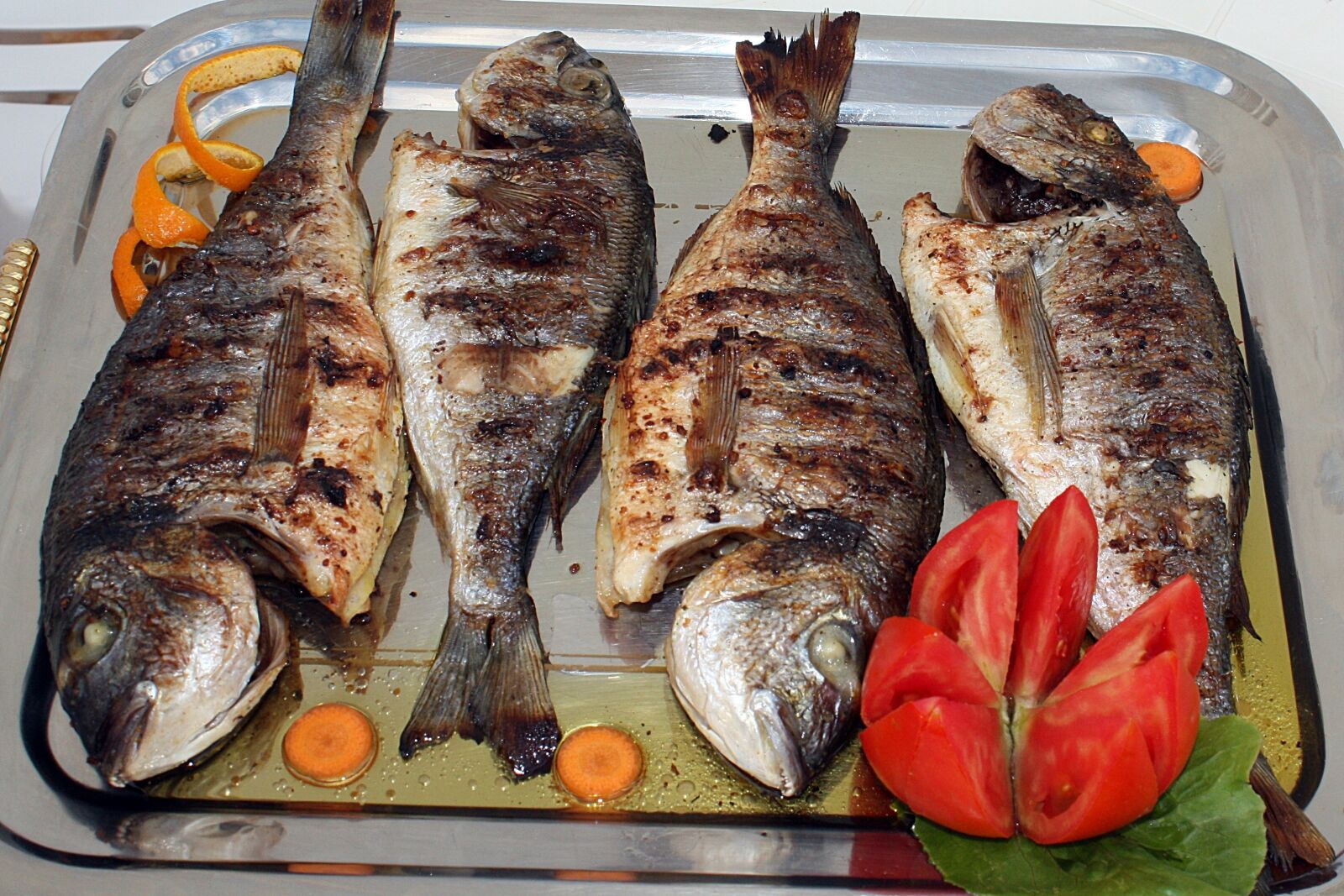 Canon EOS 450D (EOS Rebel XSi / EOS Kiss X2) sample photo. Fish, grilled fish, dinner photography