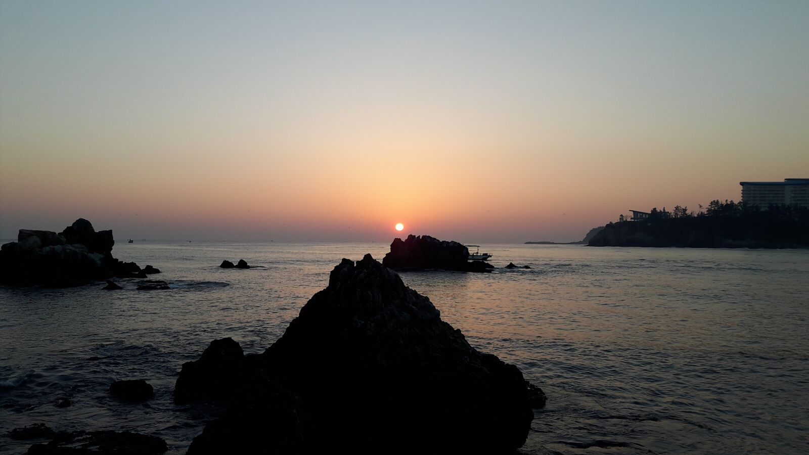 Samsung Galaxy A8 sample photo. Sunrise, dawn, the body photography