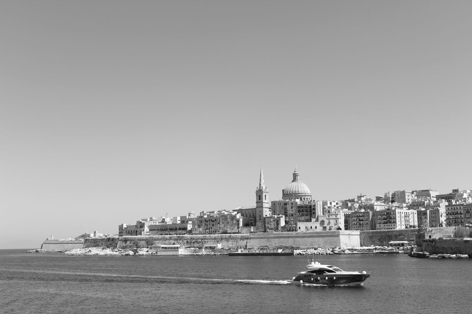 Canon EOS 600D (Rebel EOS T3i / EOS Kiss X5) sample photo. Ship, overview, sky photography