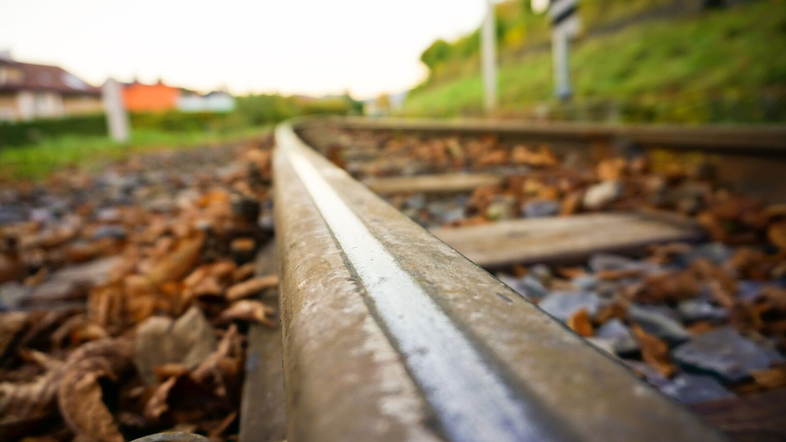 Sony a6000 sample photo. Train, schienen, fall photography
