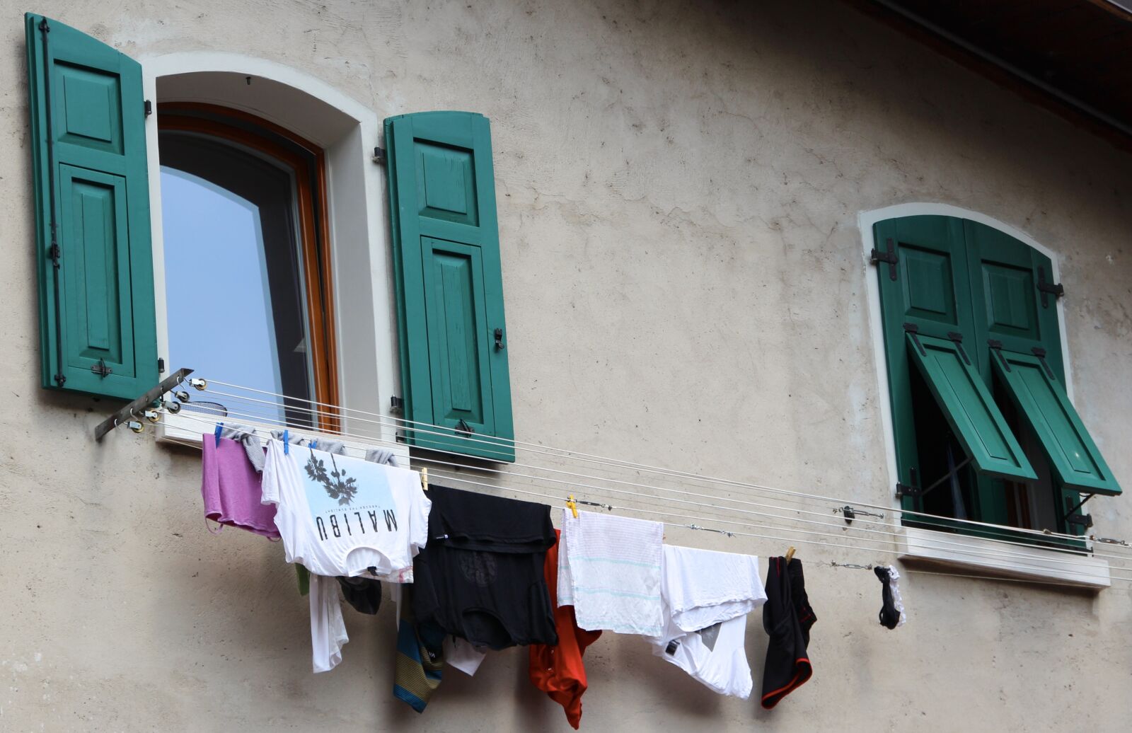 Canon EOS 600D (Rebel EOS T3i / EOS Kiss X5) sample photo. Laundry, hang, dry photography