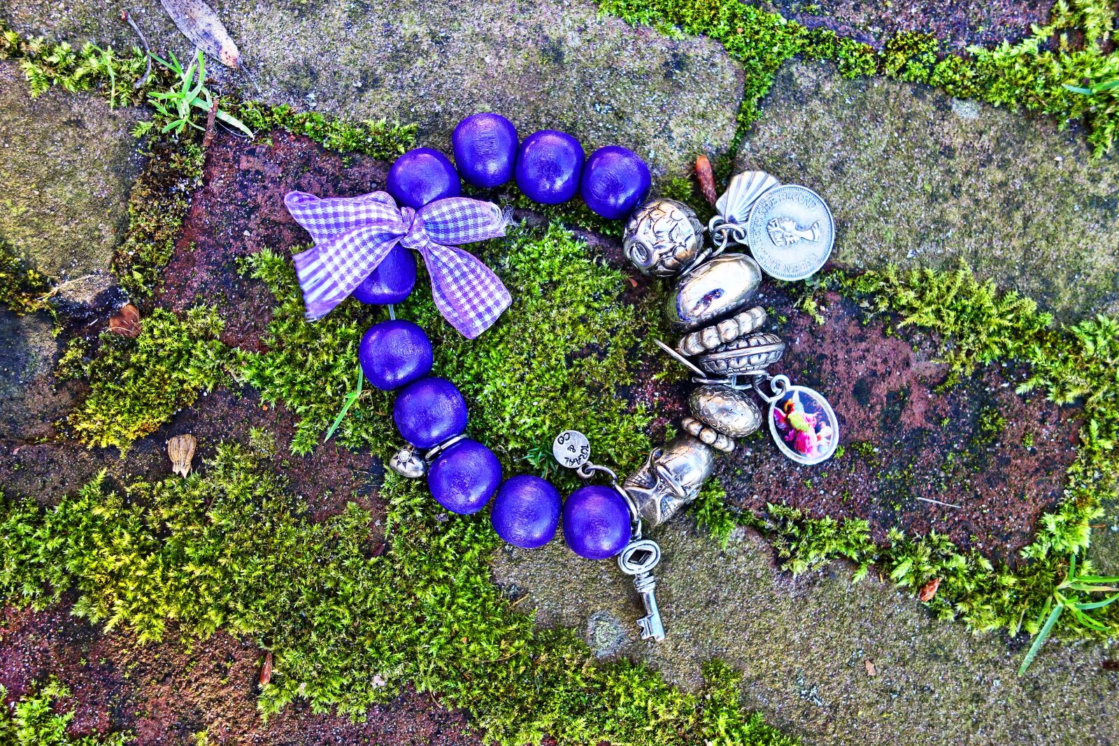 Sony Cyber-shot DSC-RX100 sample photo. Bracelet, charm bracelet, jewelry photography