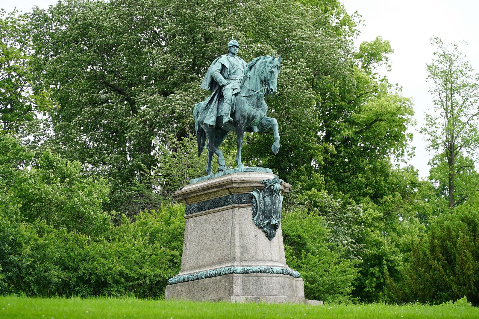 Sony a6300 + Sony E PZ 18-105mm F4 G OSS sample photo. Equestrian statue, duke ernst photography