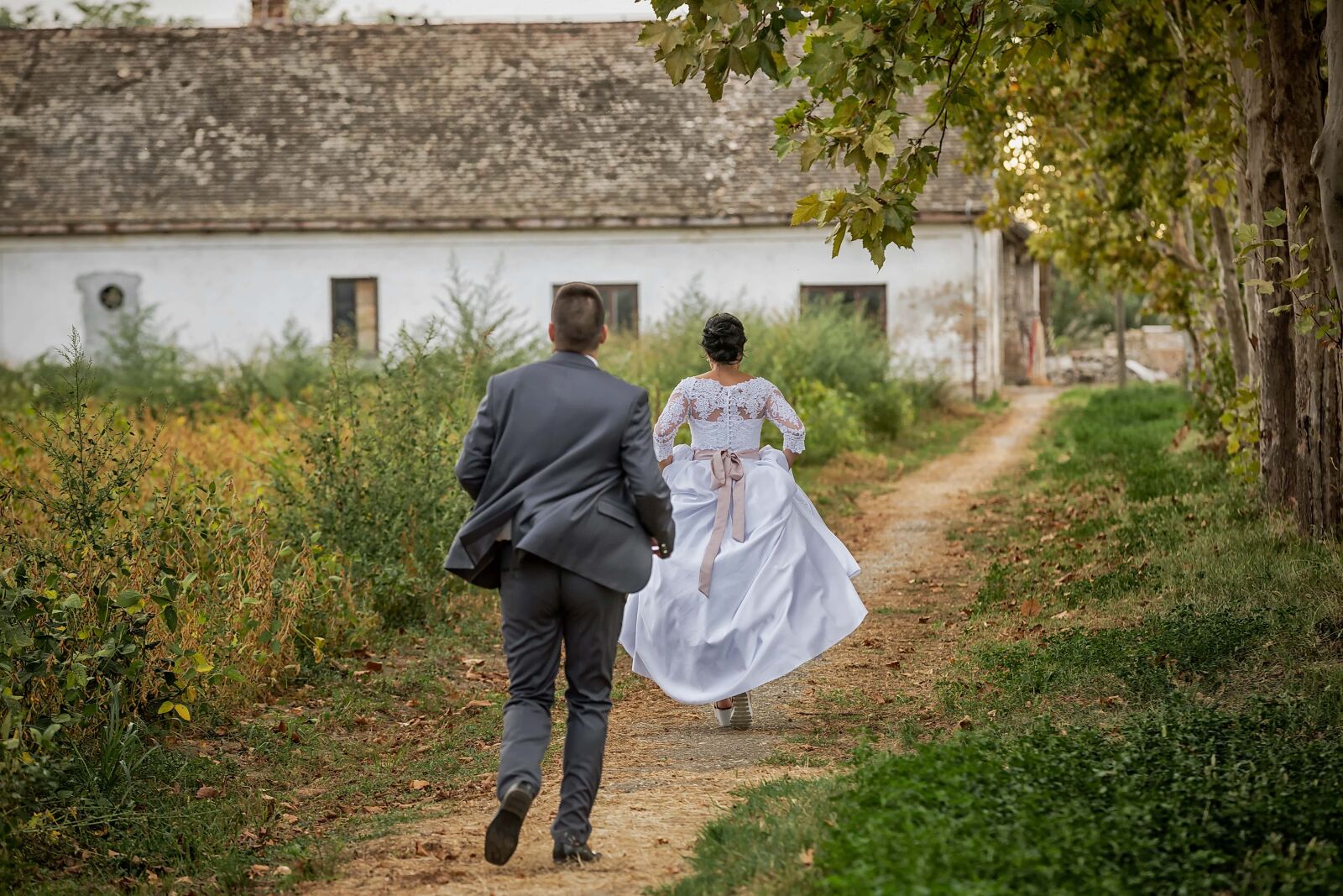 Canon EF 70-200mm F2.8L IS II USM sample photo. Running, bride, trail, village photography