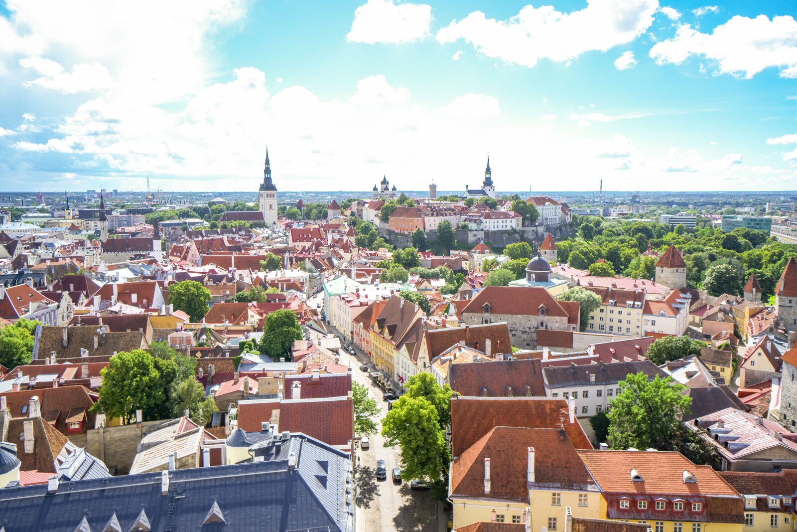 Sony a6000 + Sony E 10-18mm F4 OSS sample photo. Tallinn, estonia, old town photography