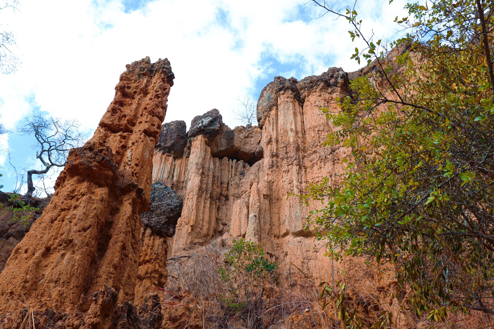 Canon EOS 200D (EOS Rebel SL2 / EOS Kiss X9) sample photo. Rock, stone, cave photography