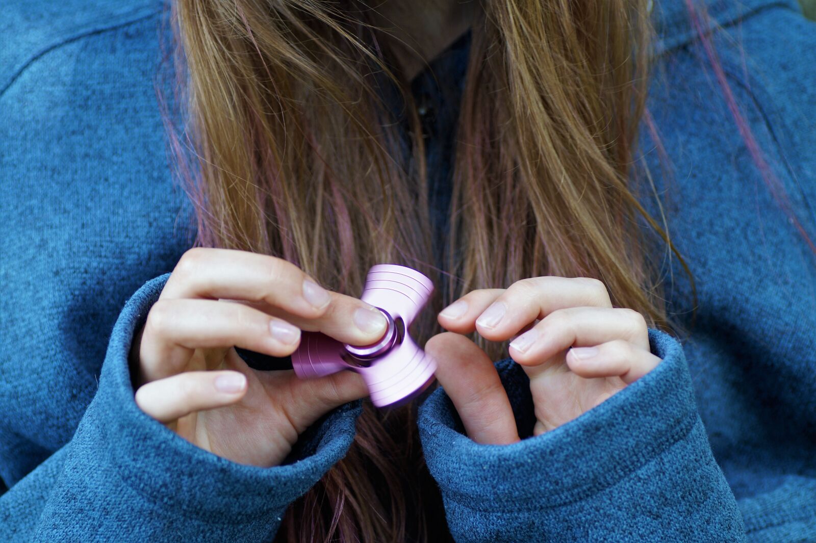 Sony SLT-A58 sample photo. Fidget spinner, girl, ombre photography