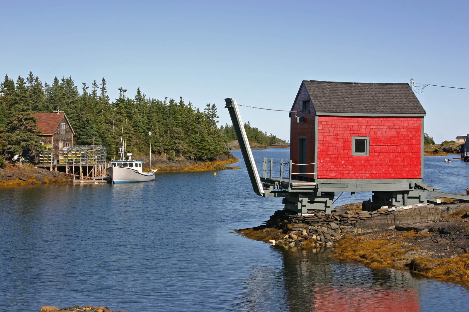Canon EOS 300D (EOS Digital Rebel / EOS Kiss Digital) sample photo. Waters, house, travel photography