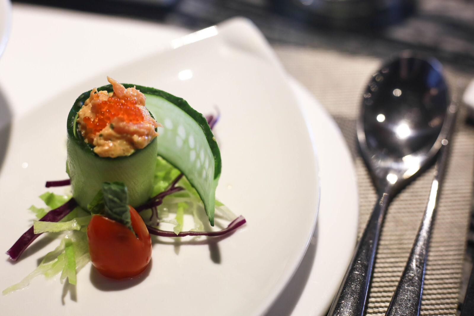 Canon EOS 6D + Canon EF 50mm F1.8 STM sample photo. Dinner, sushi photography