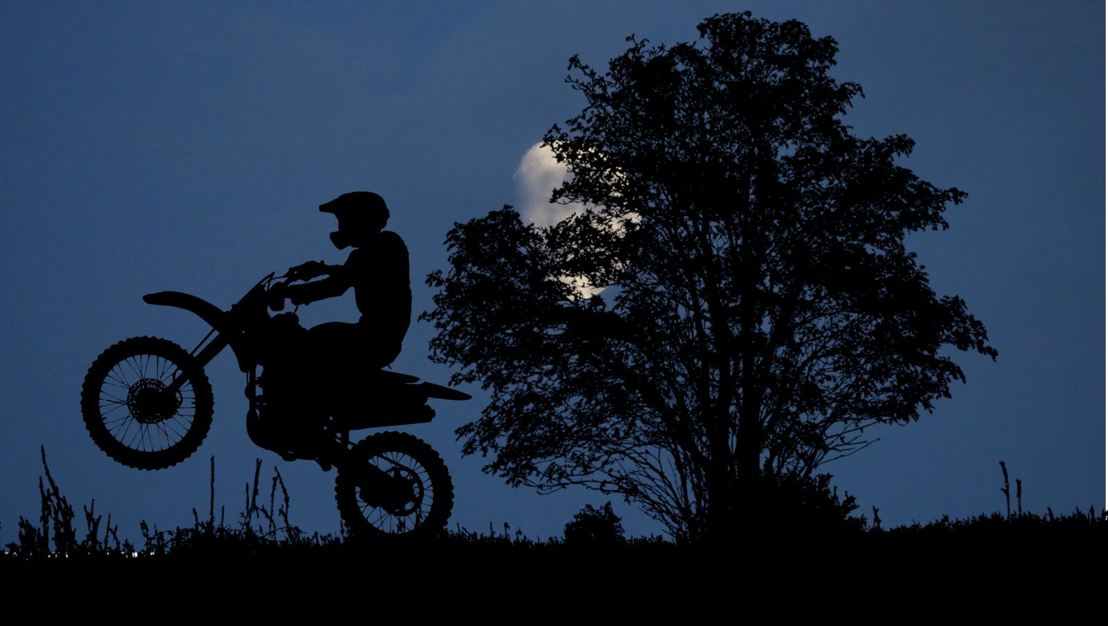 Panasonic Lumix DMC-FZ200 sample photo. Night, moon, motorcycle photography