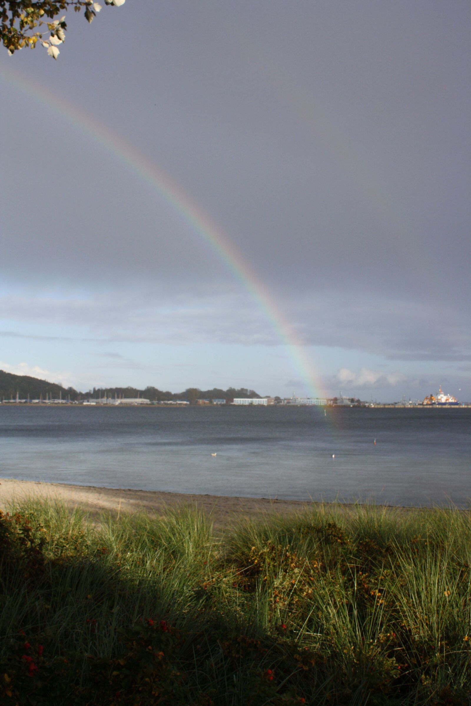Canon EOS 1000D (EOS Digital Rebel XS / EOS Kiss F) sample photo. Baltic, sea, rainbow photography