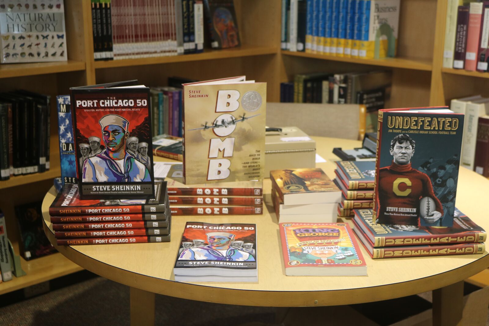 Canon EOS 750D (EOS Rebel T6i / EOS Kiss X8i) sample photo. Author visit, books, book photography