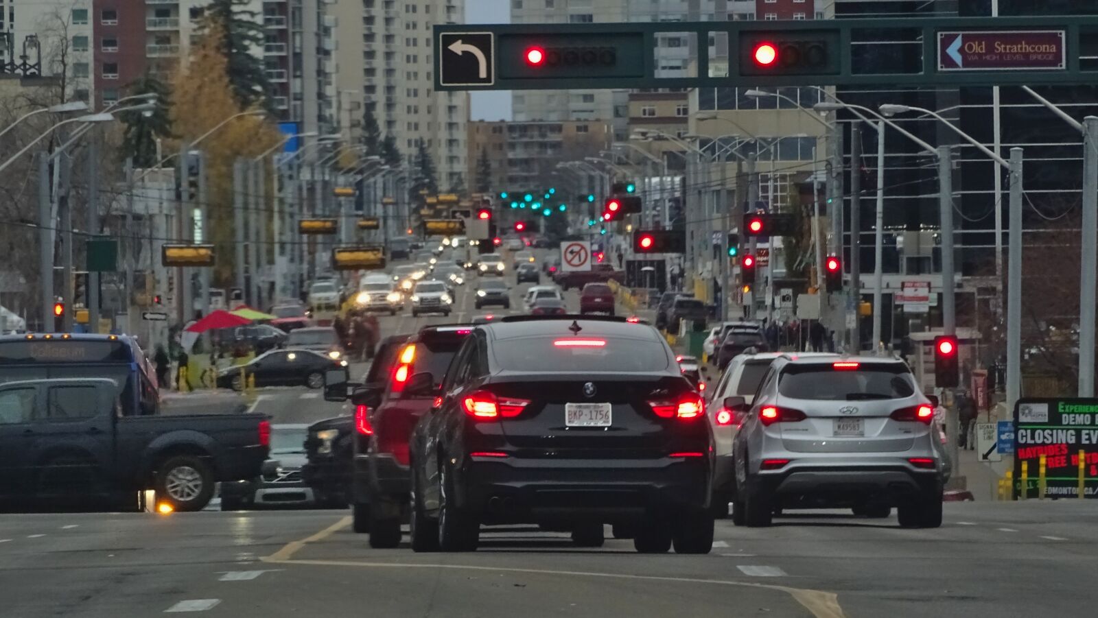 Sony Cyber-shot DSC-HX400V sample photo. Traffic, lights, city photography
