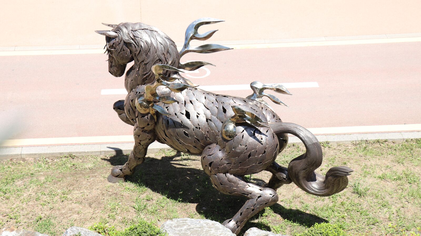 Canon EOS 77D (EOS 9000D / EOS 770D) sample photo. Tianma, sculpture, horse photography