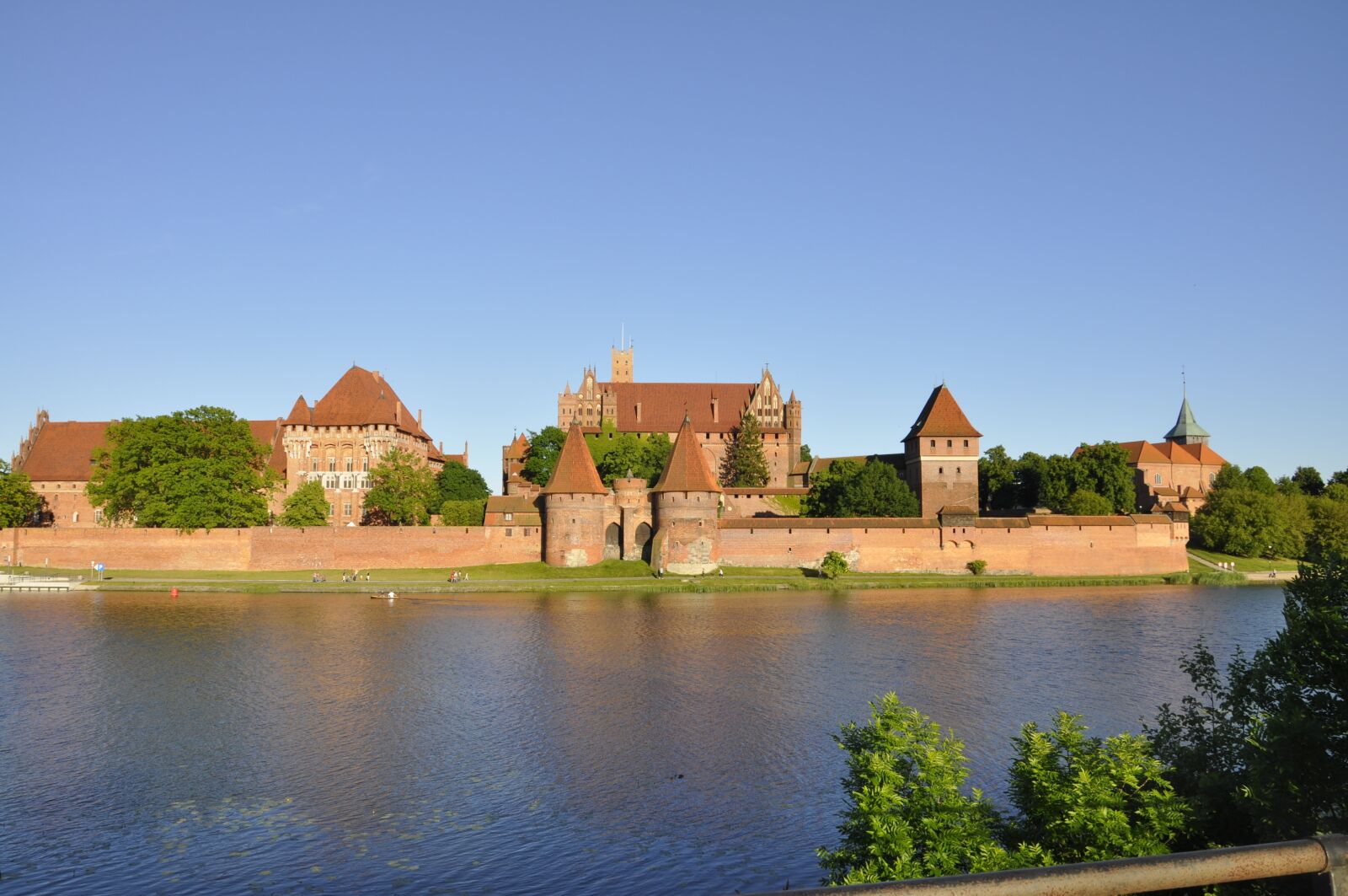 Nikon D5000 sample photo. Castle, landscape, history photography