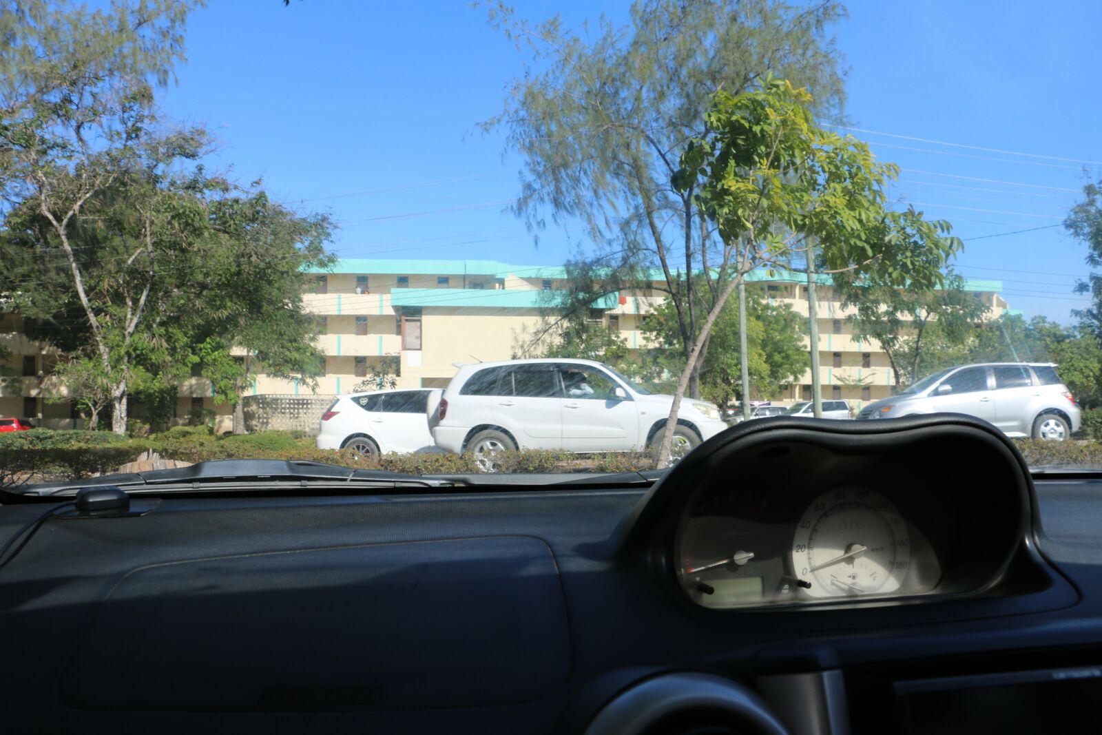 Canon EOS 70D sample photo. Downtown, front-view, car-view photography