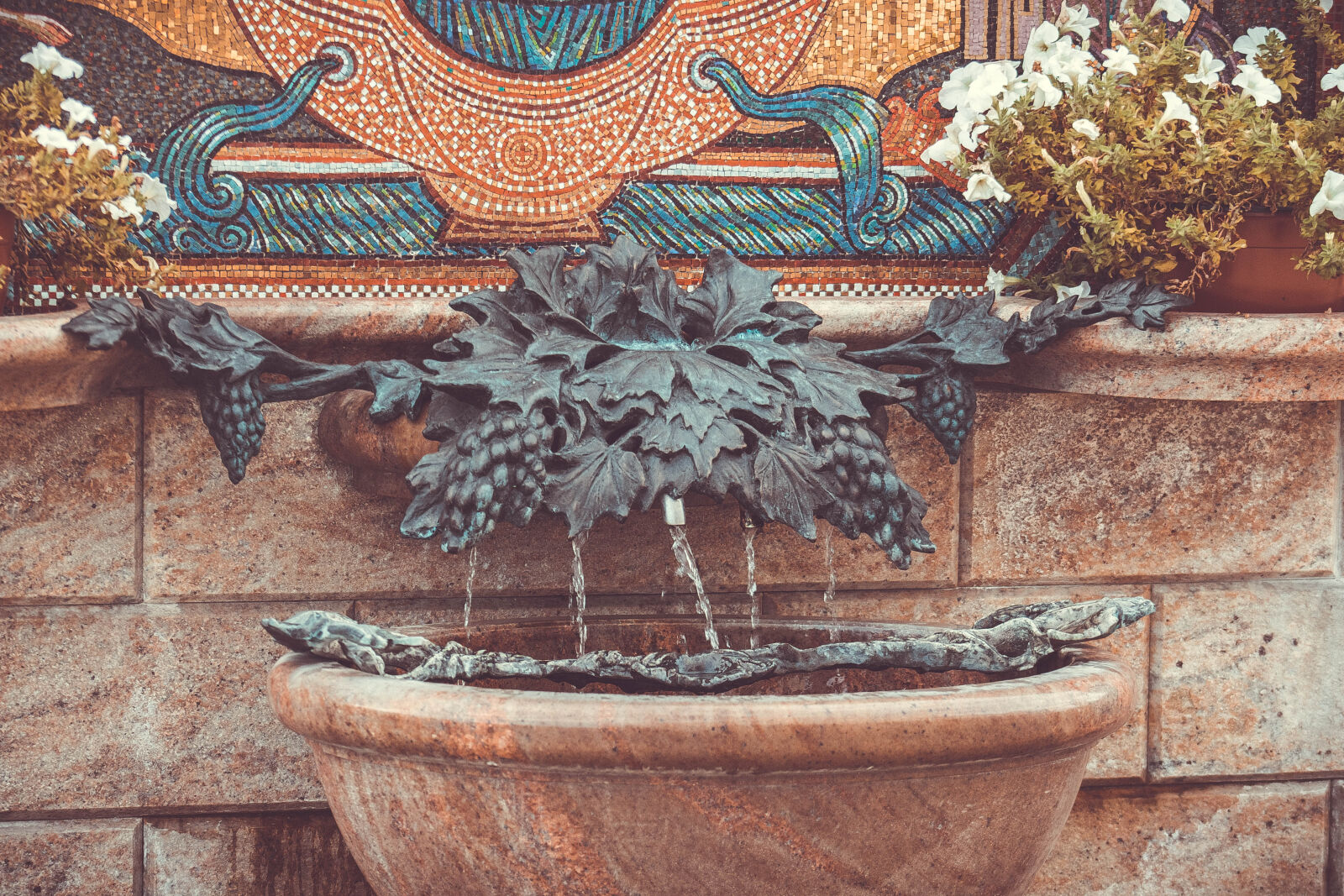 Canon EOS 650D (EOS Rebel T4i / EOS Kiss X6i) sample photo. City, holly, water, monument photography