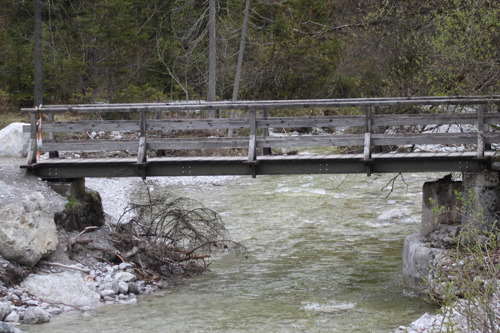 Canon EOS 500D (EOS Rebel T1i / EOS Kiss X3) sample photo. Bridge, water, river photography