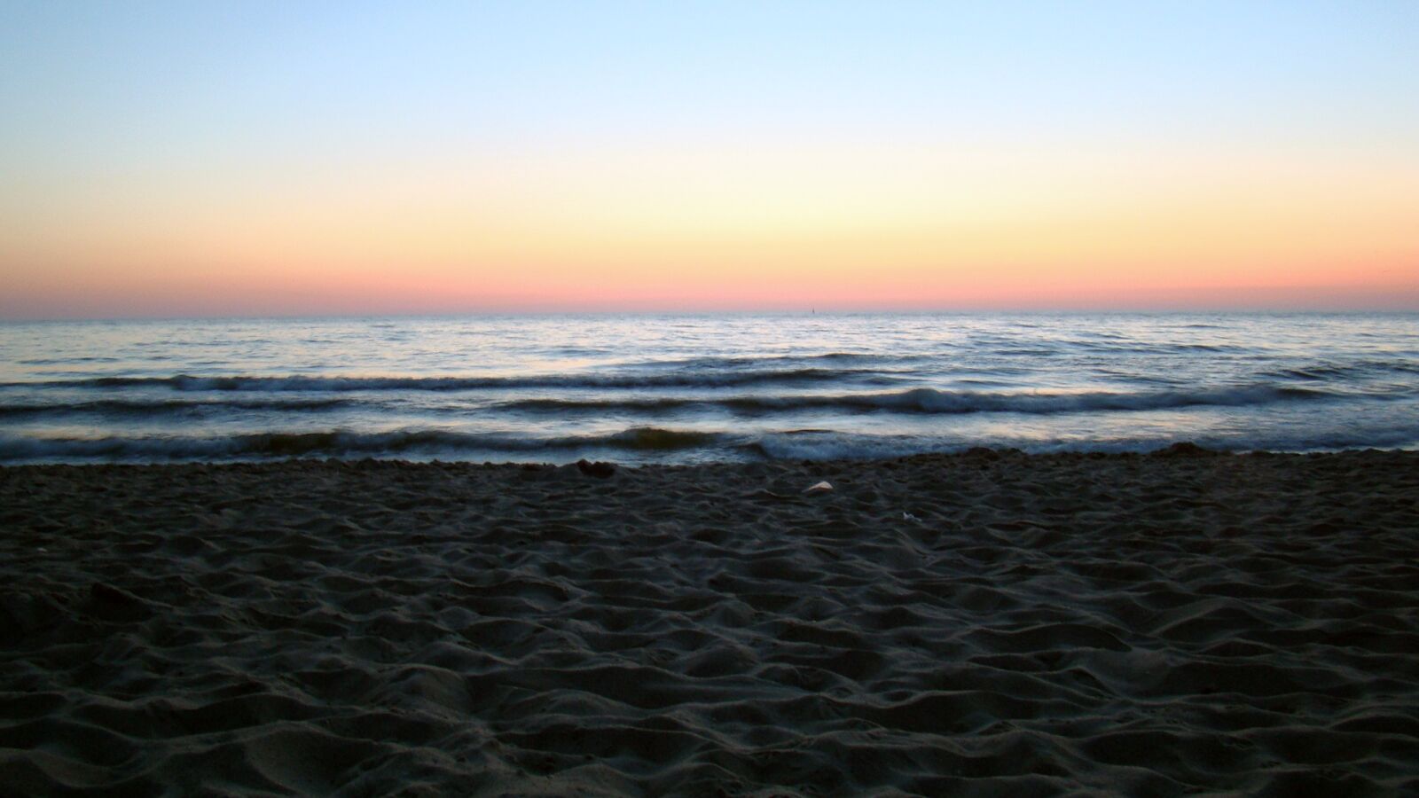 Sony Cyber-shot DSC-H50 sample photo. Sunrise, east, sea photography