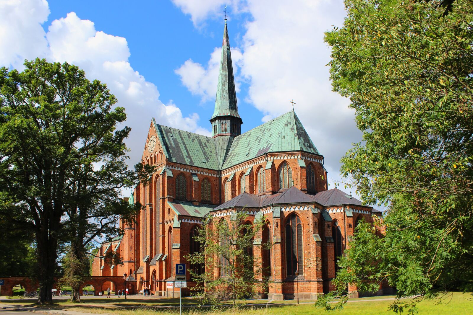 Canon EOS 600D (Rebel EOS T3i / EOS Kiss X5) sample photo. Doberan, münster, church photography