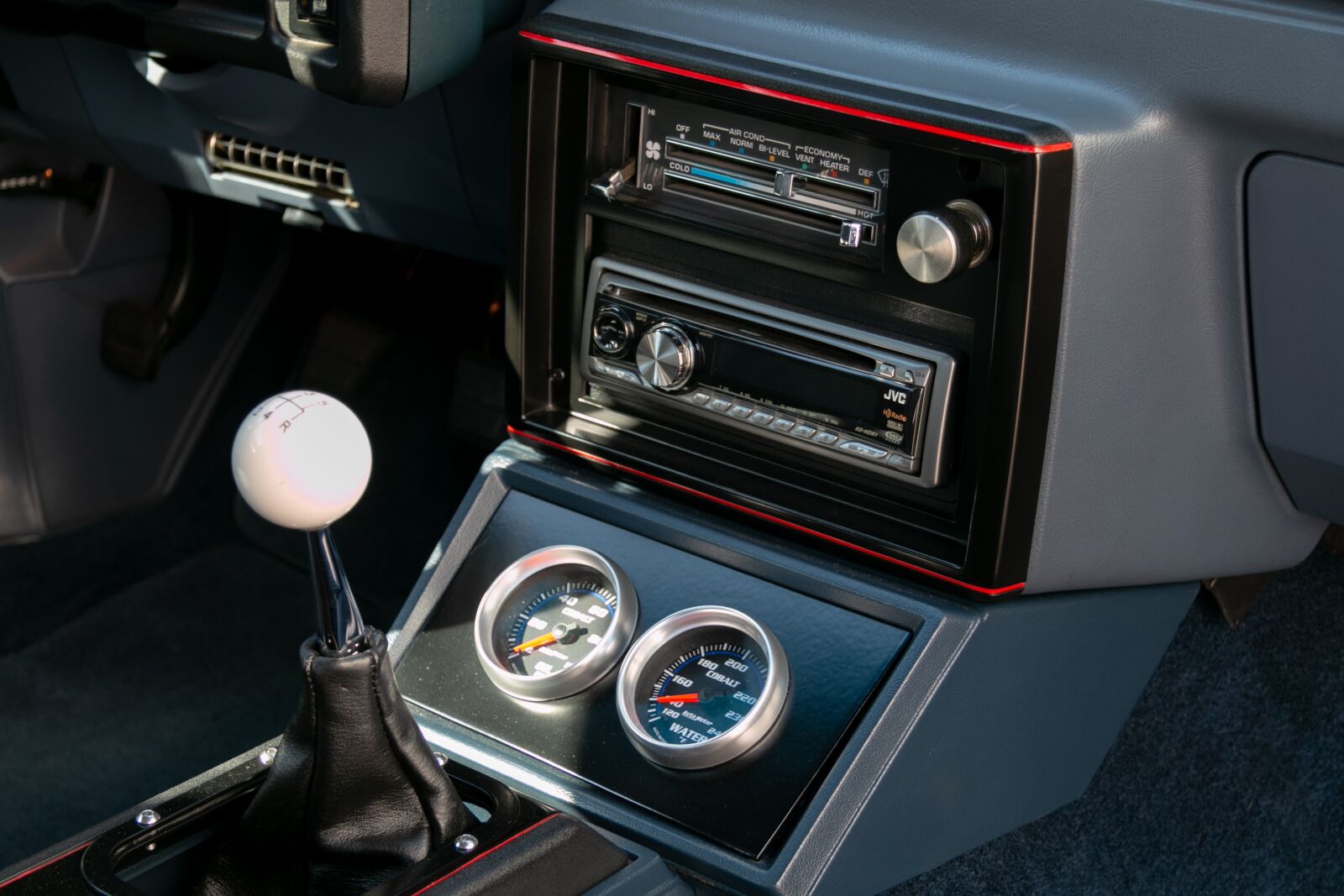 Canon EF-S 17-85mm F4-5.6 IS USM sample photo. Dash, shifter, automotive photography