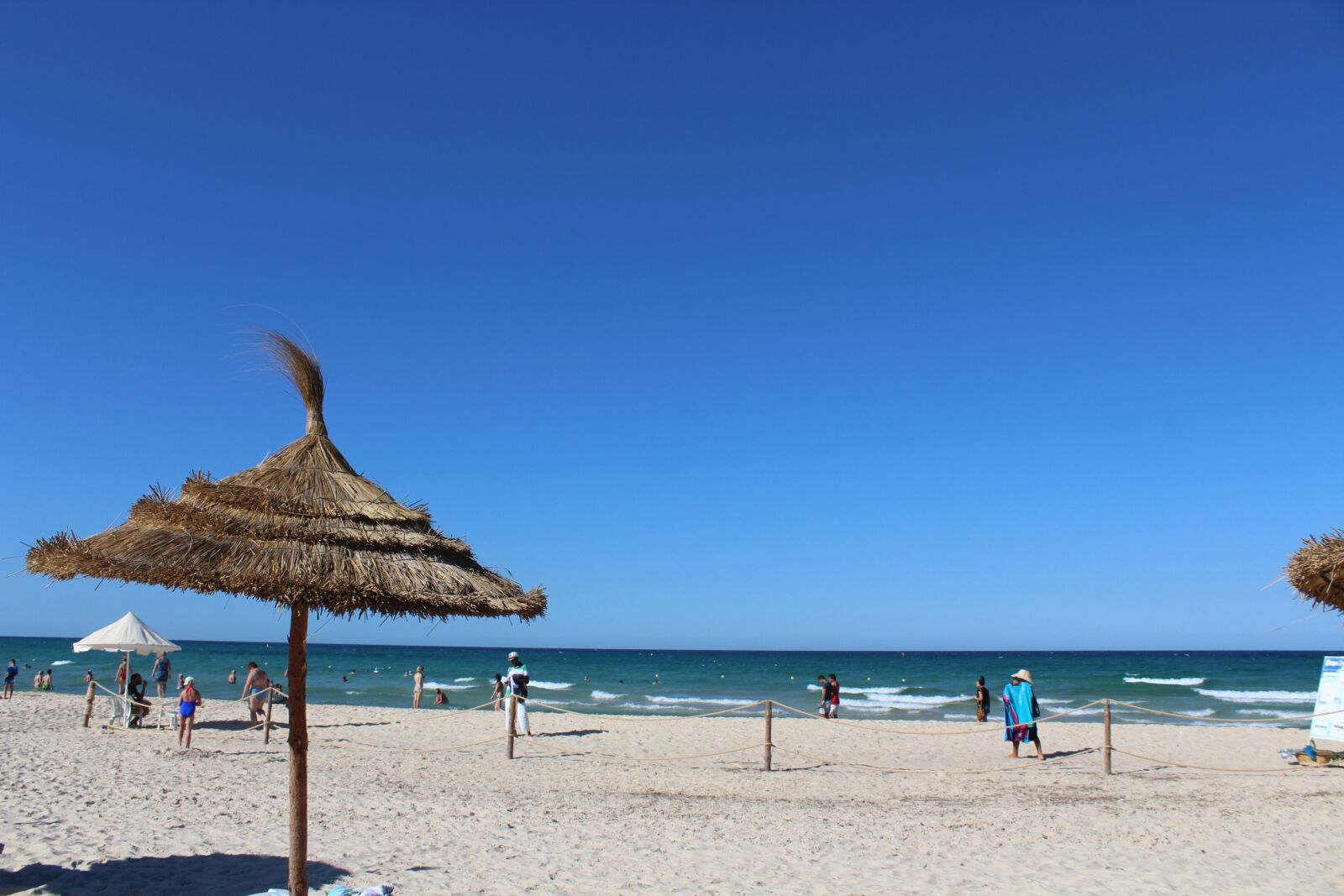 Canon EOS 1300D (EOS Rebel T6 / EOS Kiss X80) sample photo. Tunisia, beach, sand photography