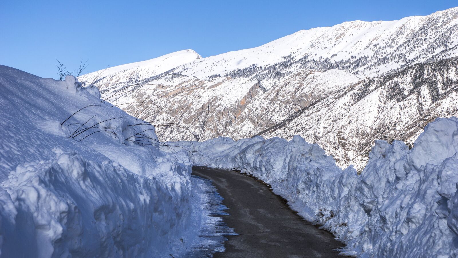 Sony E 55-210mm F4.5-6.3 OSS sample photo. Snow, ice, mountain photography