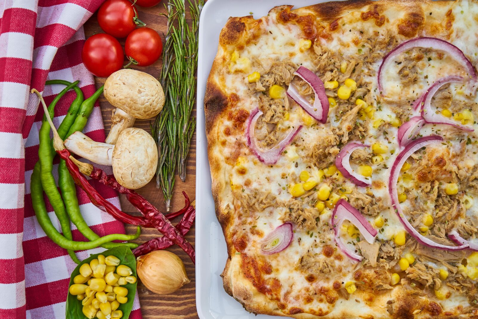 Sony a7R II sample photo. Pizza, food, meat photography