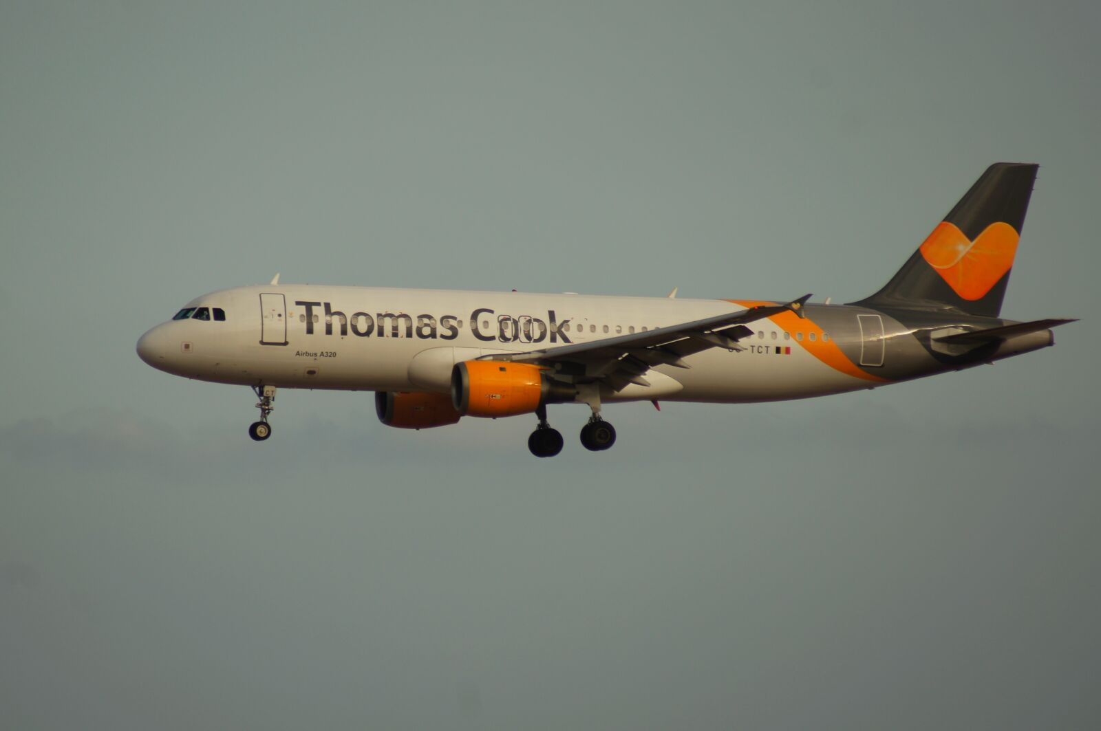 Sony SLT-A55 (SLT-A55V) sample photo. Airport, the, palmas photography