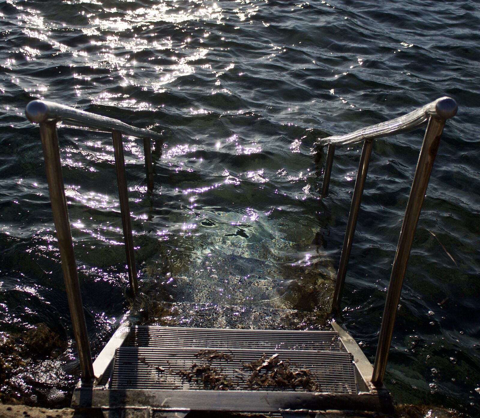 Canon EOS 1300D (EOS Rebel T6 / EOS Kiss X80) sample photo. Stairs, underwater, sea photography