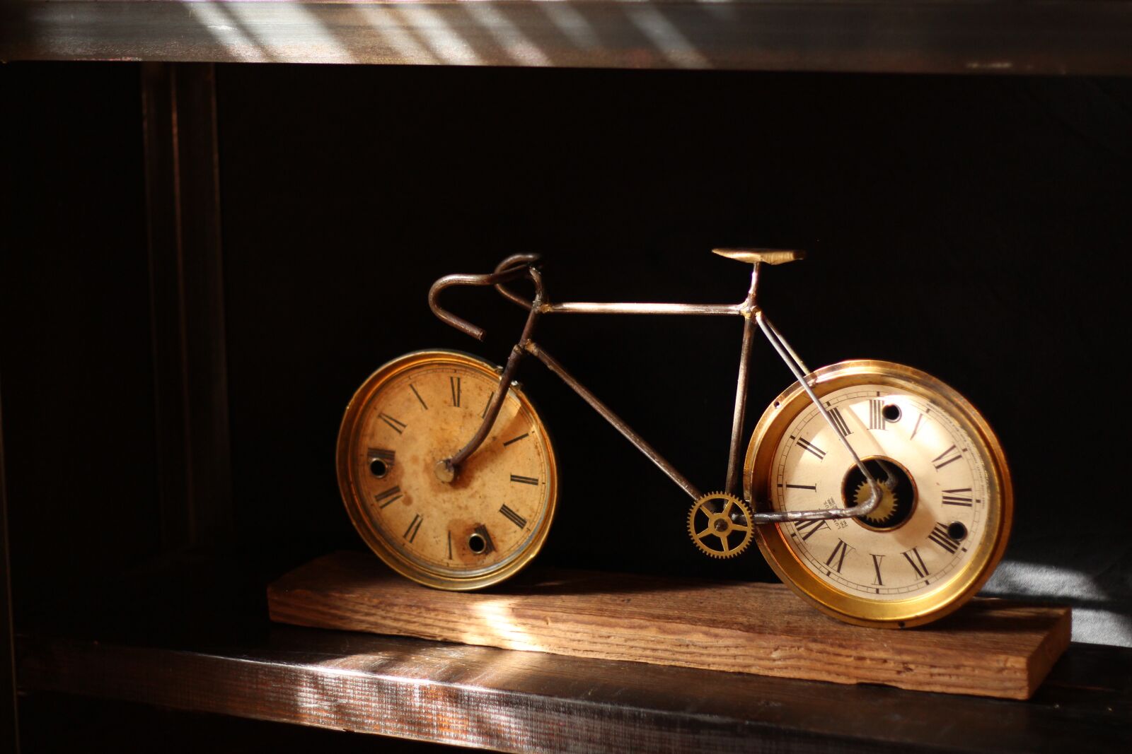 Canon EOS 700D (EOS Rebel T5i / EOS Kiss X7i) sample photo. Art, bicycle, bike, clock photography