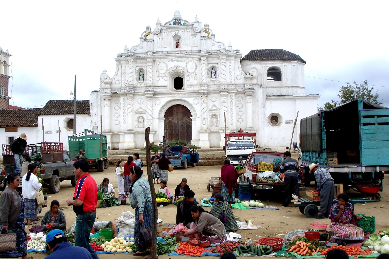 Sony DSC-W7 sample photo. Guatemala, open, market, front photography