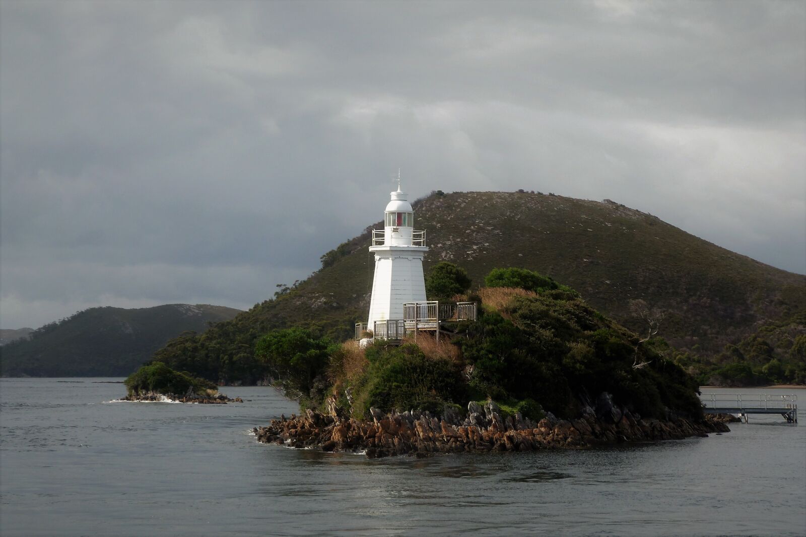 Panasonic Lumix DMC-FZ40 (Lumix DMC-FZ45) sample photo. Lighthouse, macquarie head, harbor photography
