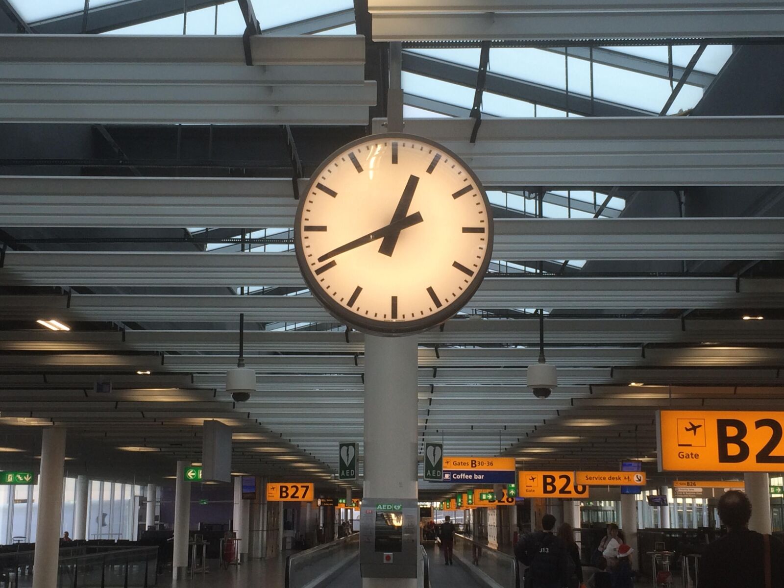 iPhone 5s back camera 4.15mm f/2.2 sample photo. Station, clock photography