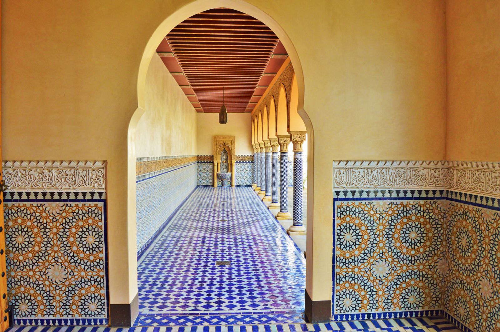 Nikon D3200 sample photo. Oriental garden, ambulatory, tiles photography