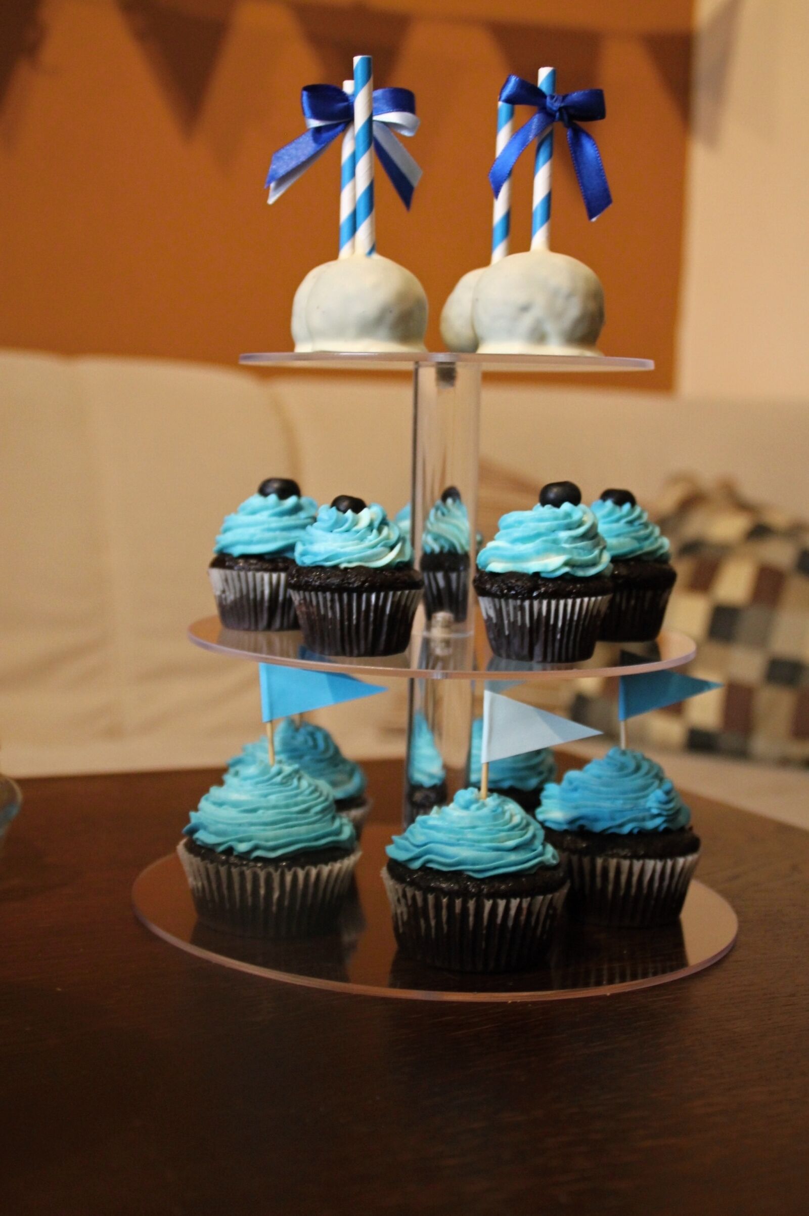 Canon EOS 1100D (EOS Rebel T3 / EOS Kiss X50) sample photo. Dessert, cupcake, blueberries photography