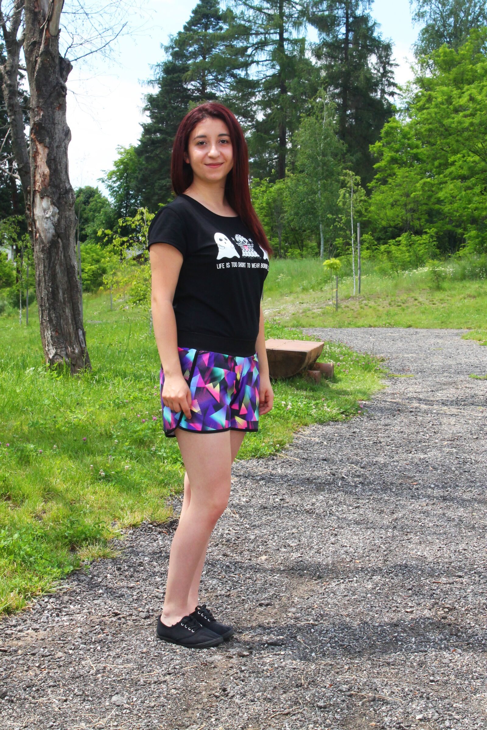 Canon EOS 1100D (EOS Rebel T3 / EOS Kiss X50) sample photo. Girl, green photography