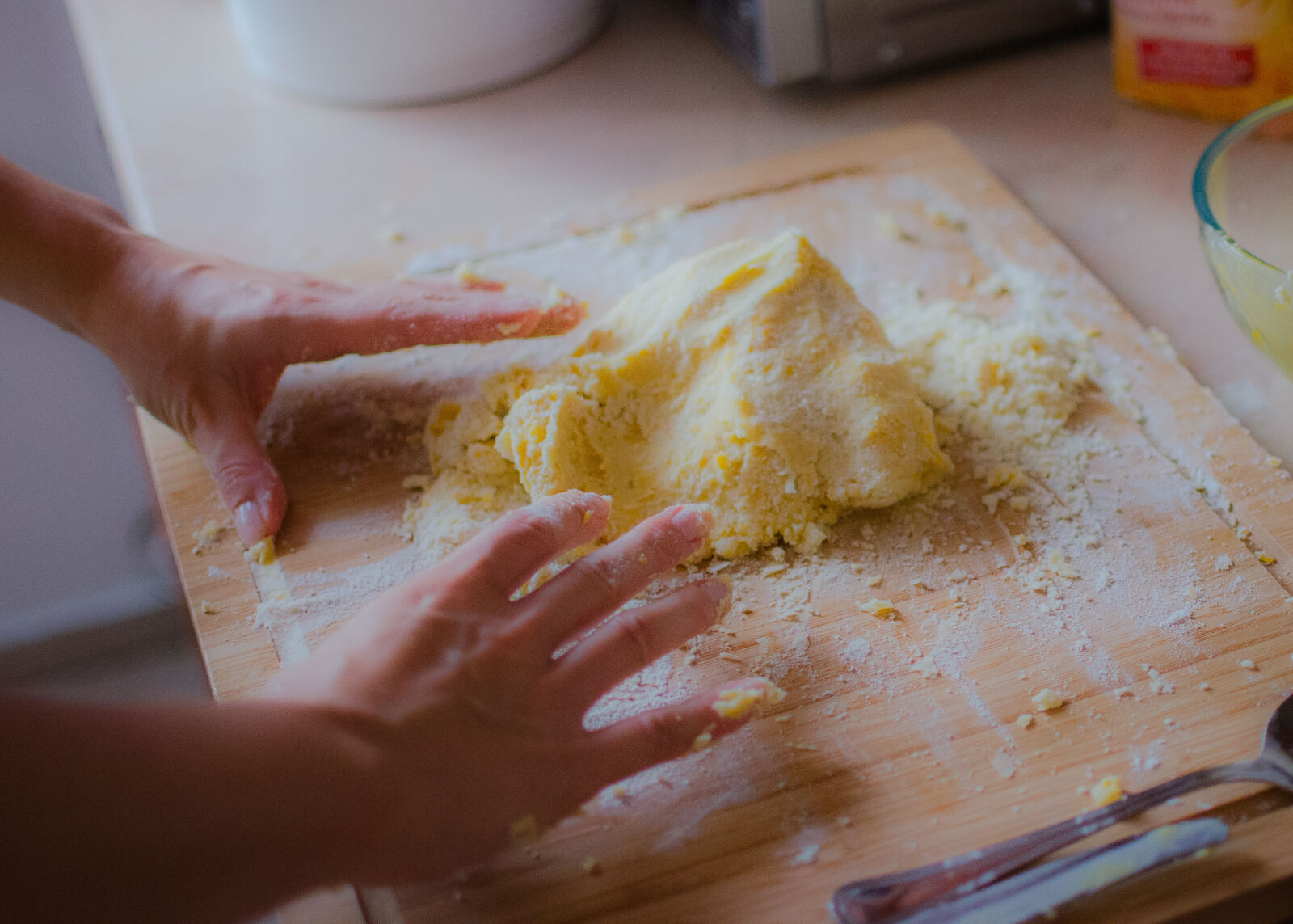 Nikon D5100 + Nikon AF-S DX Nikkor 35mm F1.8G sample photo. Baking, bakery, bake, cooking photography