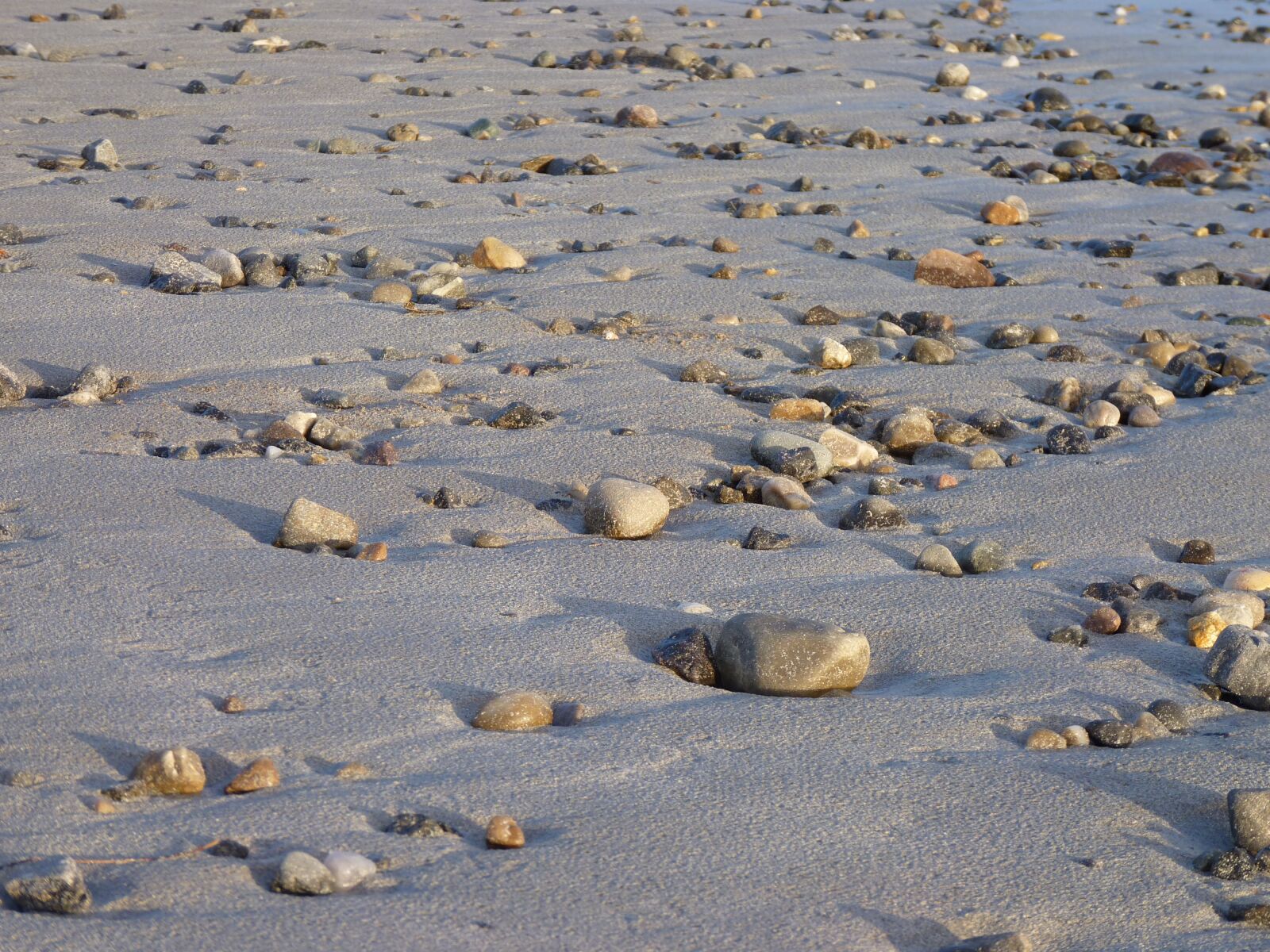 Panasonic Lumix DMC-FZ35 (Lumix DMC-FZ38) sample photo. Beach, stones, shadow photography