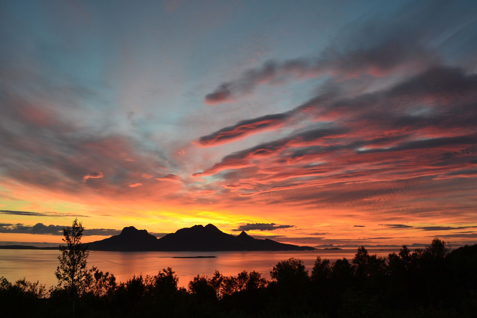 Nikon D3100 sample photo. Midnight sun, island, ocean photography