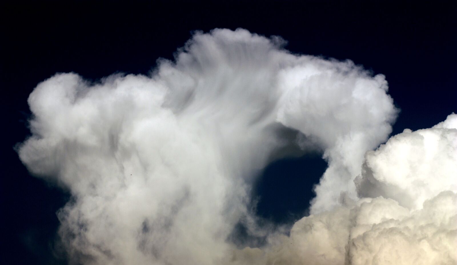 Canon EOS 450D (EOS Rebel XSi / EOS Kiss X2) sample photo. Cloud, sky, fluffy photography