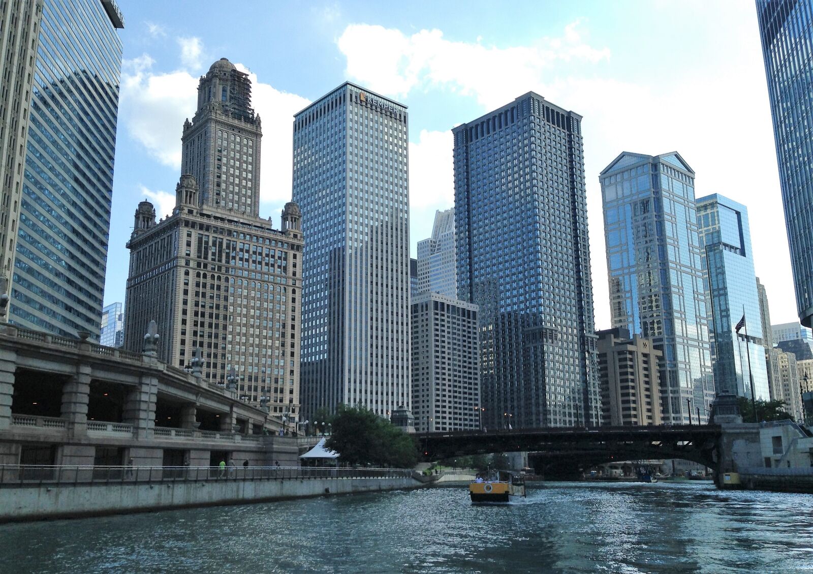 iPhone 5 back camera 4.12mm f/2.4 sample photo. Chicago, il, chicago river photography