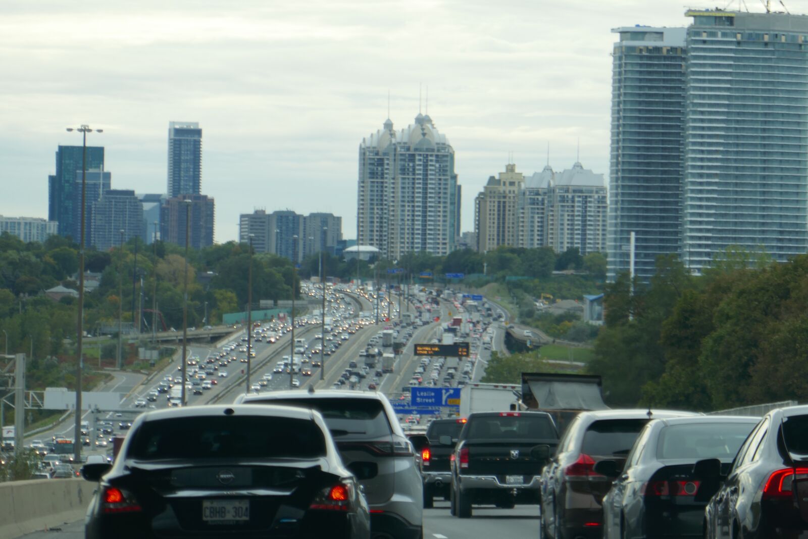 Panasonic Lumix DMC-ZS100 (Lumix DMC-TZ100) sample photo. Toronto, traffic, canada photography