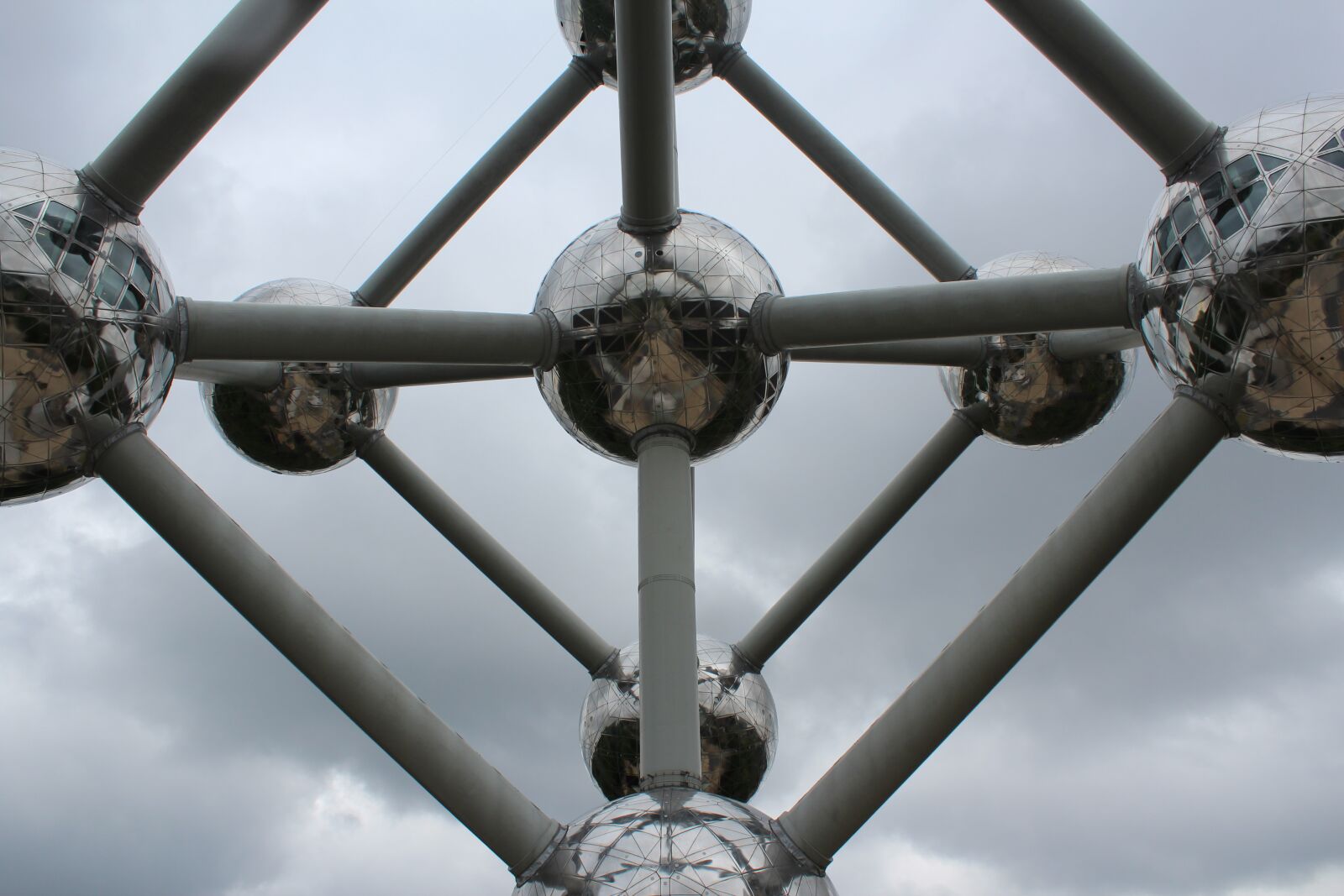 Canon EOS 600D (Rebel EOS T3i / EOS Kiss X5) sample photo. Belgium, atomium, architecture photography