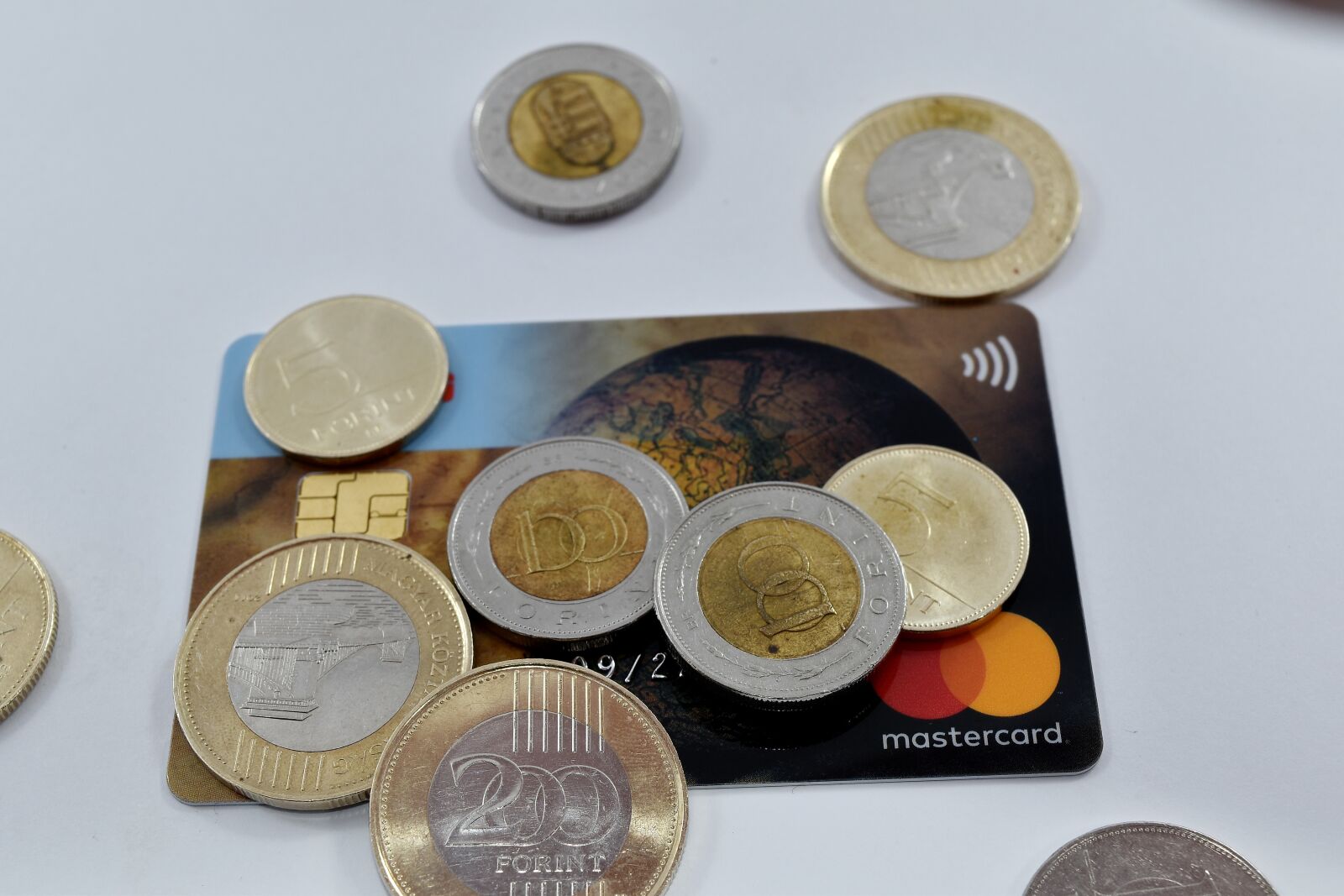 Nikon D5500 sample photo. Card, credit, forint, interest photography