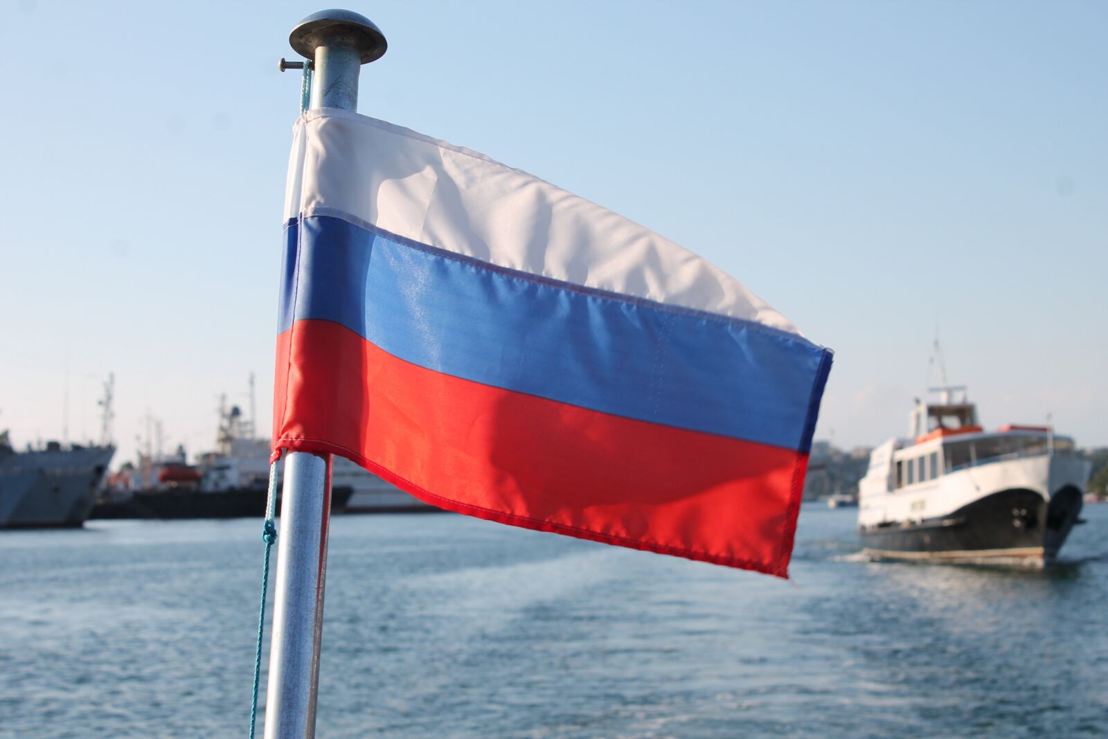 Canon EOS 1100D (EOS Rebel T3 / EOS Kiss X50) sample photo. Flag of russia, russia photography