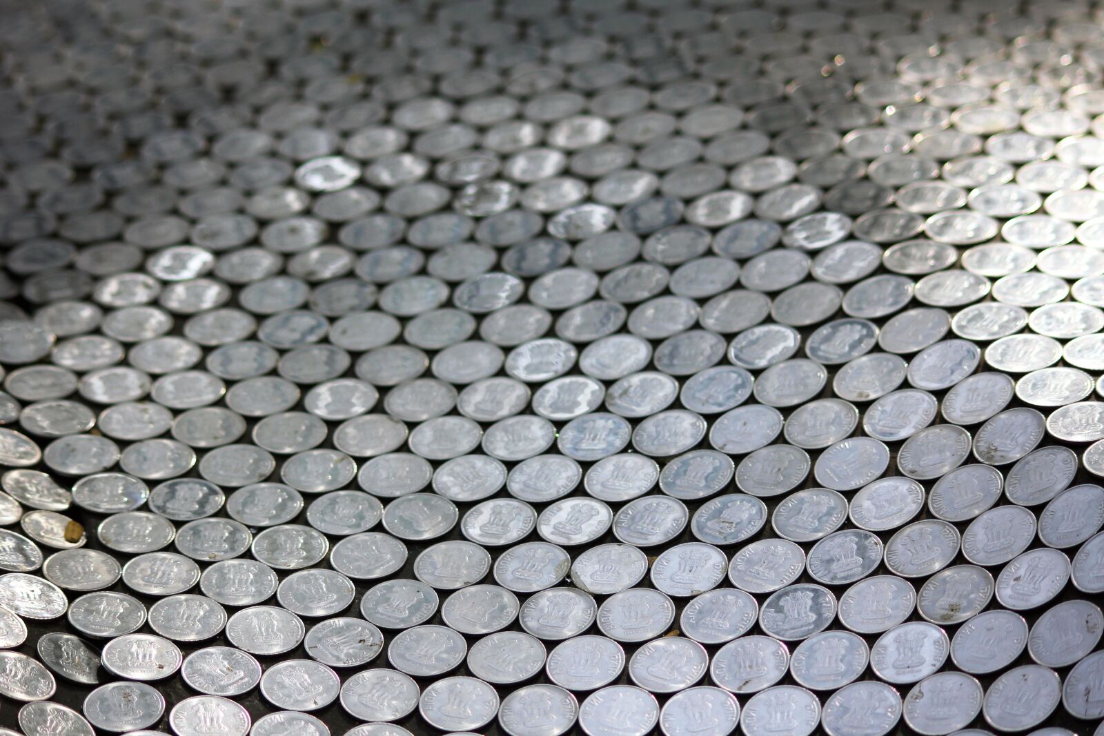 Canon EOS 550D (EOS Rebel T2i / EOS Kiss X4) sample photo. Metal coin, money, cash photography
