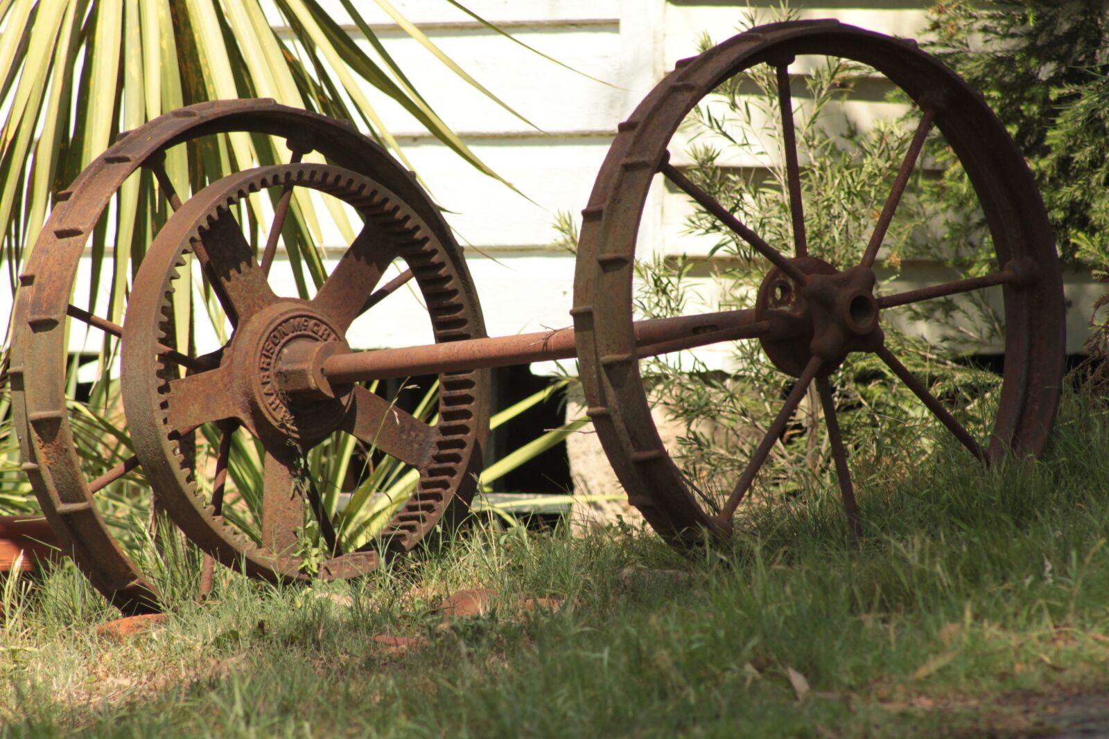 Canon EOS 500D (EOS Rebel T1i / EOS Kiss X3) sample photo. Wheels, vintage, old photography